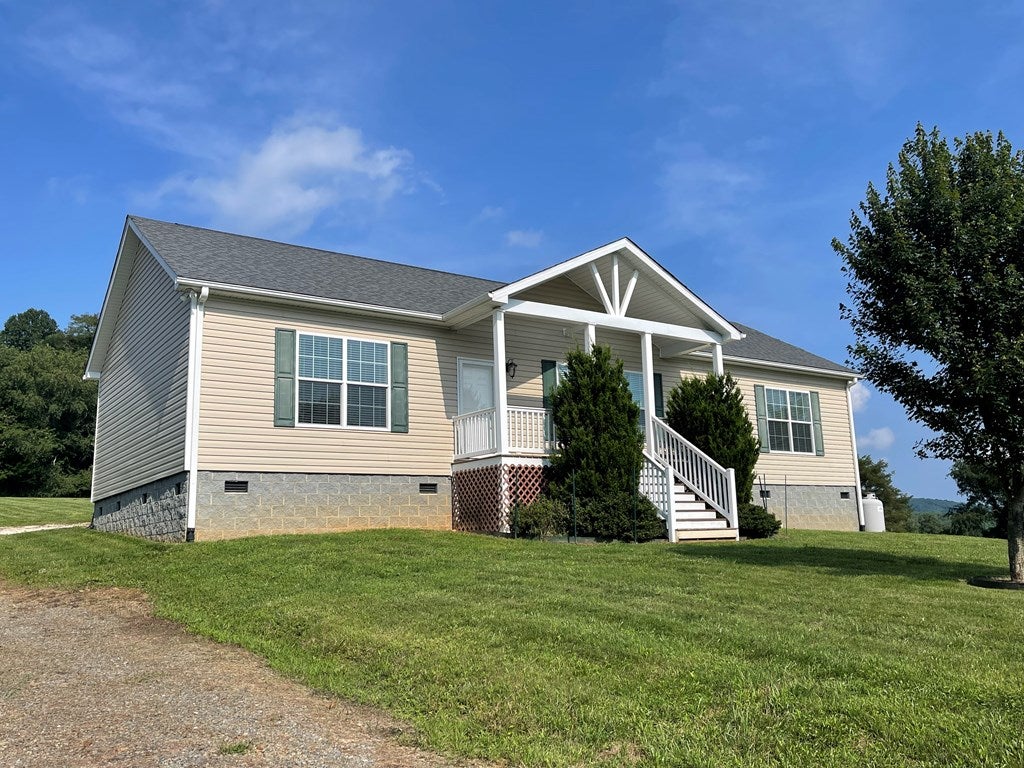 1020 Reedside Drive Fancy Gap, VA 24328 - Photo 3 of 27 Gallery Image 3