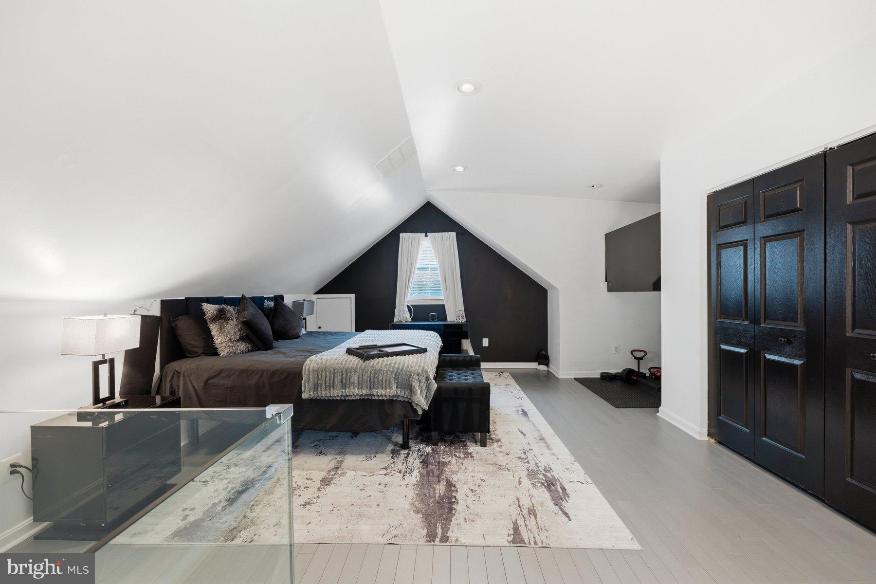 3805 Ridgecroft Road Baltimore, MD 21206 - Photo 19 of 35 a living room with furniture and a walk in closet