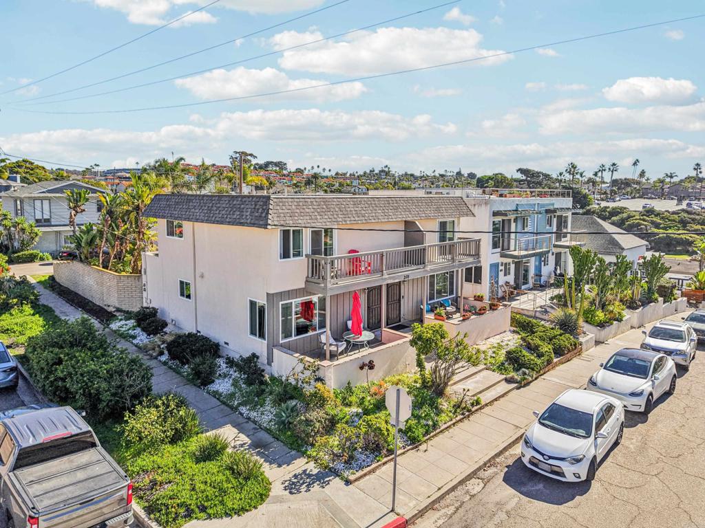 201 4th Street, Unit A/B Encinitas, CA 92024 - Photo 29 of 33 a balcony with outdoor seating and trees
