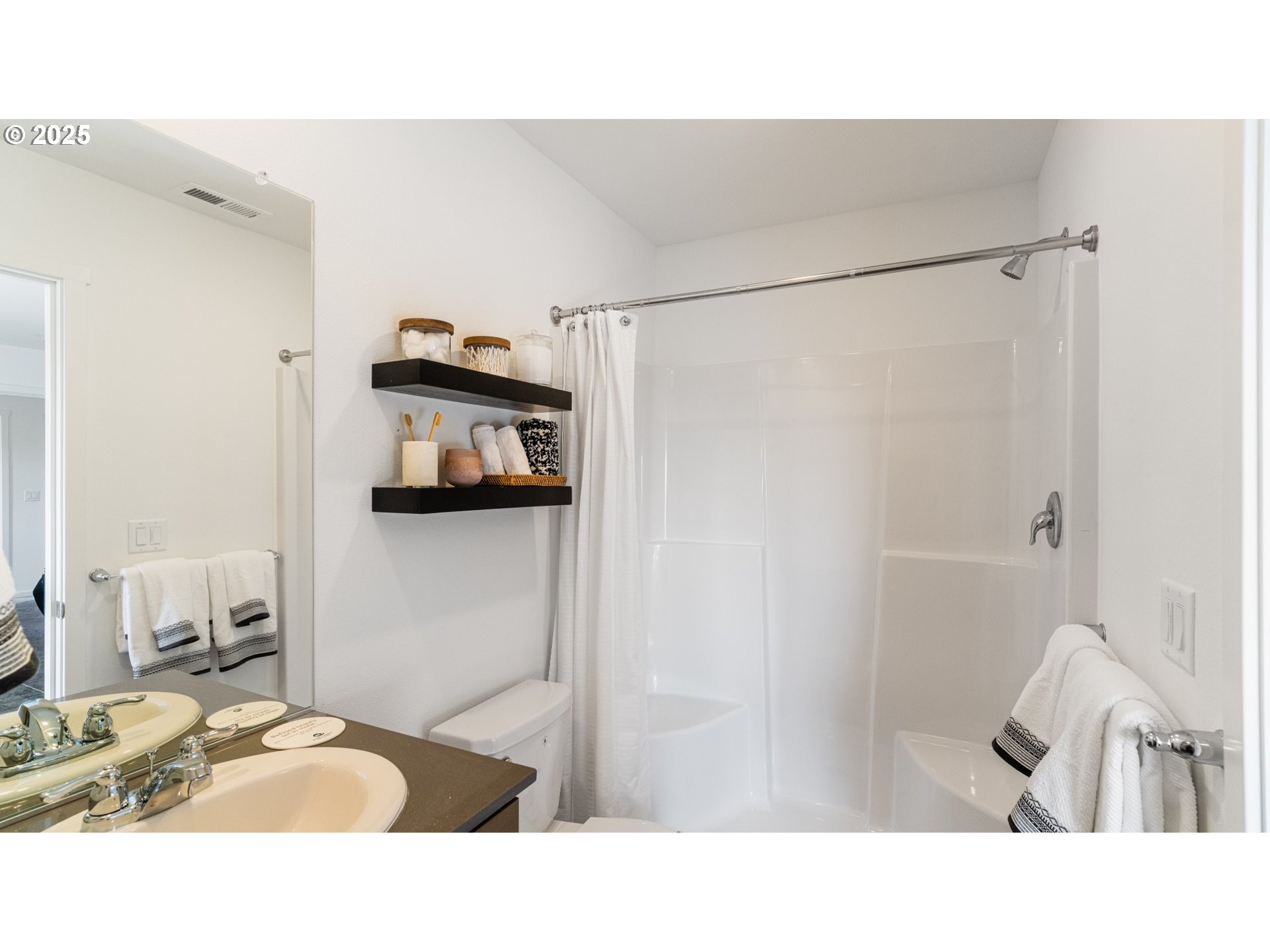 5726 Bainbridge Road Eugene, OR 97402 - Photo 23 of 25 Gallery Image 23