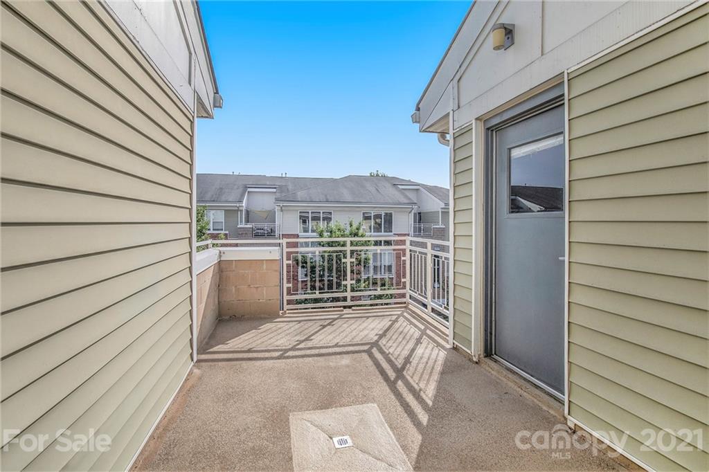 642 Raphael Place Charlotte, NC 28205 - Photo 21 of 27 a view of a balcony with city view