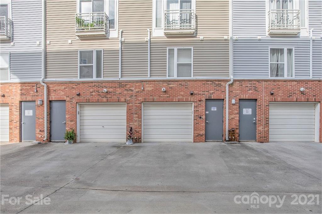 642 Raphael Place Charlotte, NC 28205 - Photo 26 of 27 a front view of a building
