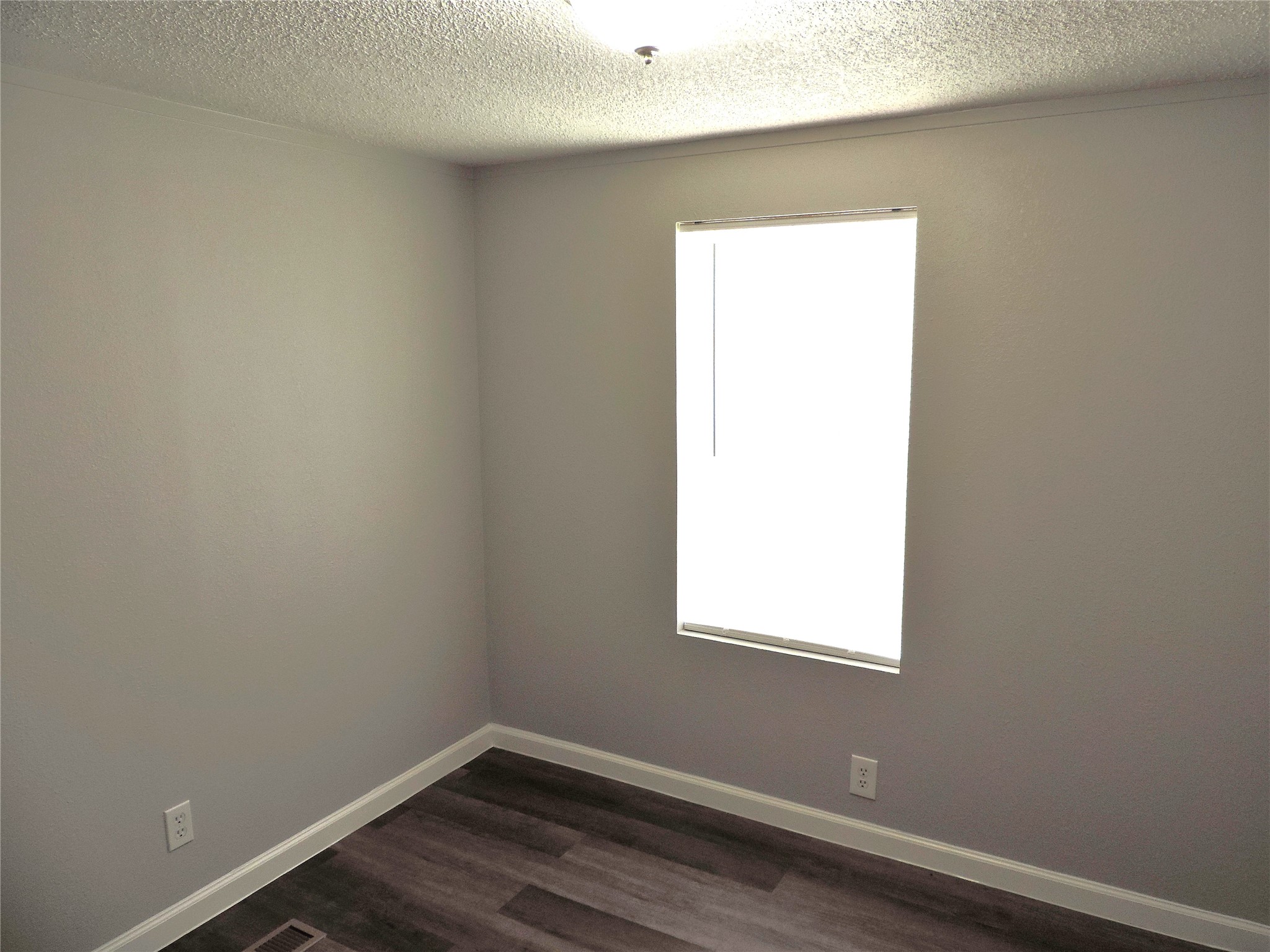 1668 Fm 2518, Unit 85 Cleveland, TX 77327 - Photo 7 of 8 an empty room with a window