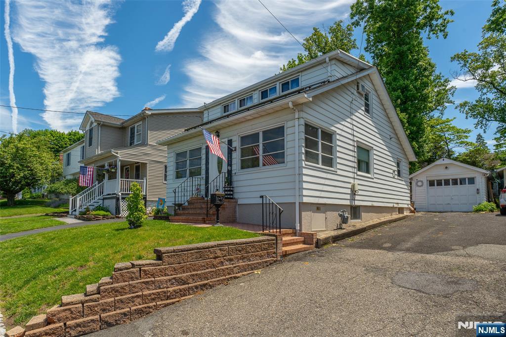 24 Robertson Road West Orange, NJ 07052 - Photo 2 of 27