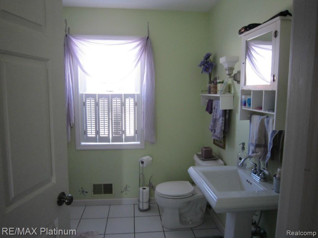 6223 Golf Club Road Howell, MI 48843 - Photo 9 of 16 golf club main bath.jpg