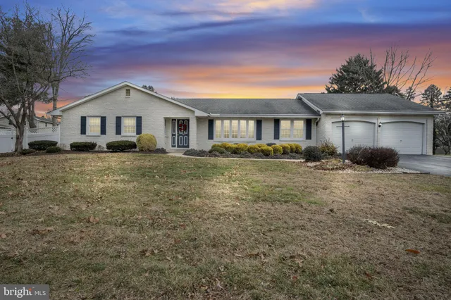 $489,900 | 705 Sutton Drive, Carlisle, PA 17013