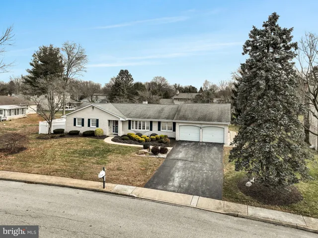 $489,900 | 705 Sutton Drive, Carlisle, PA 17013