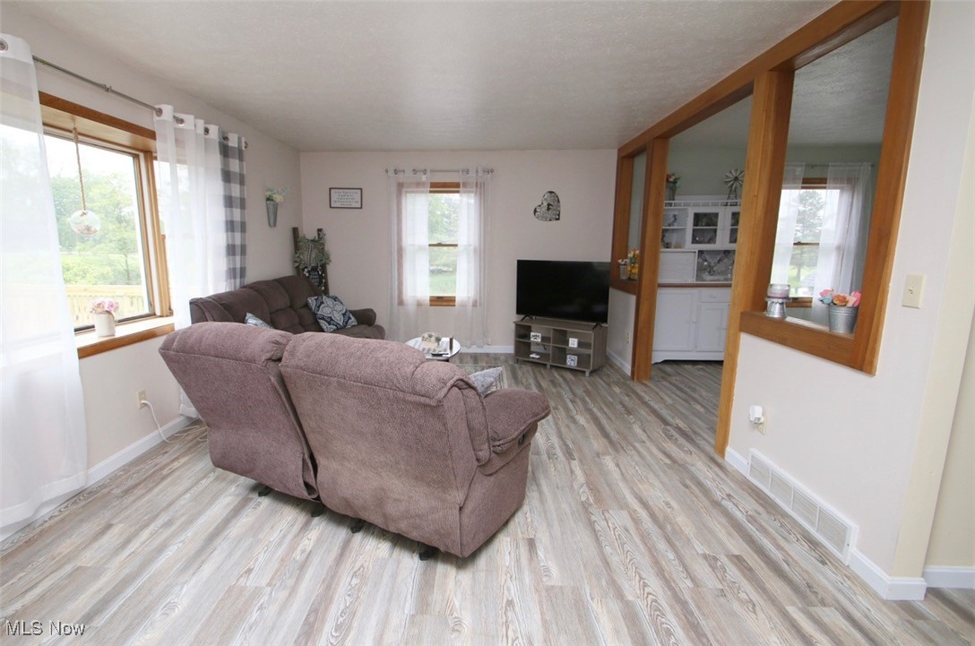 9229 Bascom Road Chardon, OH 44024 - Photo 4 of 45 Gallery Image 4