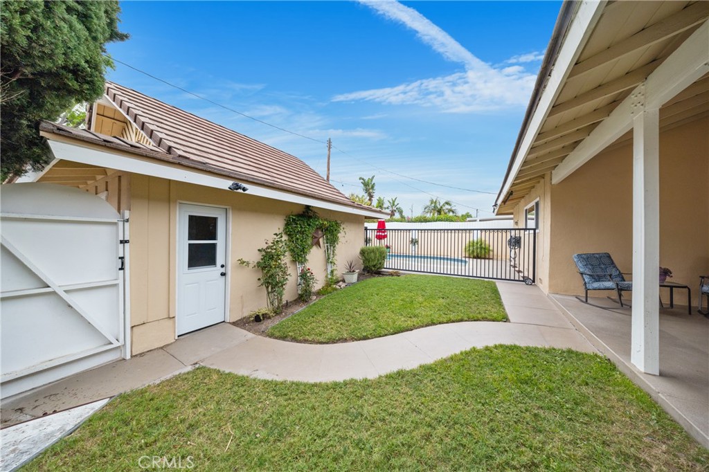 466 South Wellington Road Orange, CA 92869 - Photo 25 of 33 Backyard