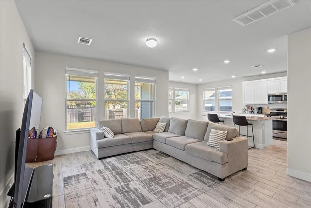 $1,895 | 113 Stone Crk Drive, Georgetown, TX 78628