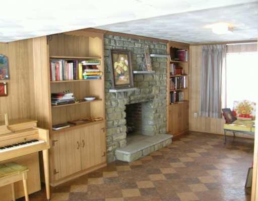 1449 Beulah Road Churchill, PA 15235 - Photo 5 of 8 Den/Family/Great Room.