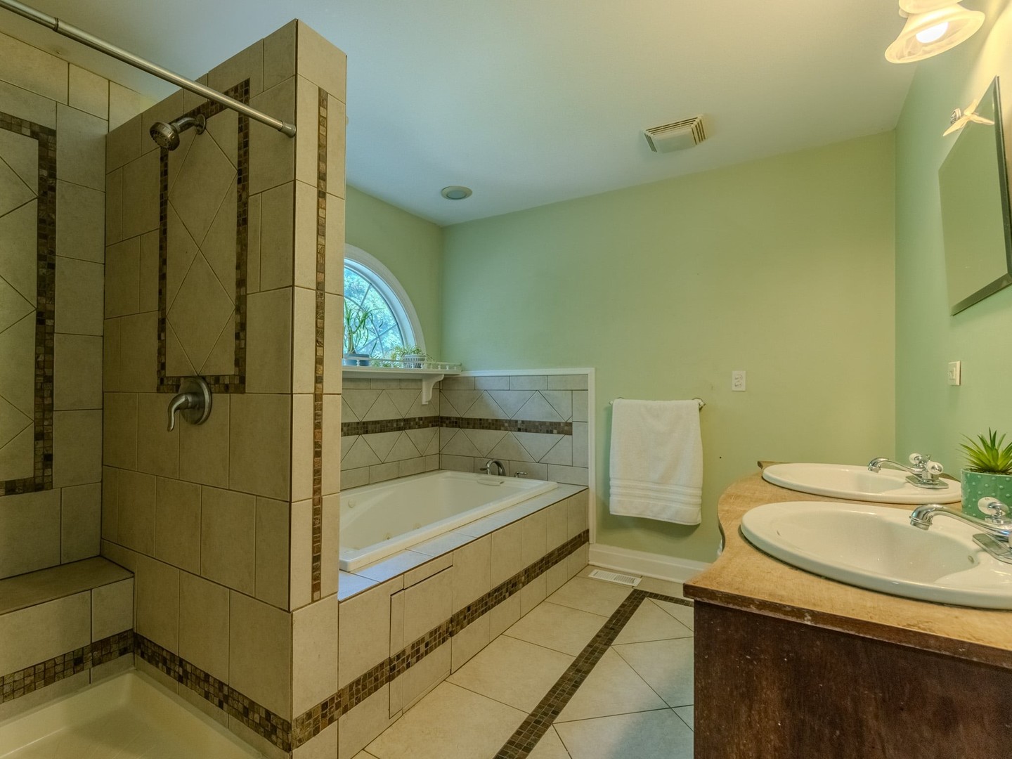 215 North River Road Fox River Grove, IL 60021 - Photo 20 of 25 a bathroom with a sink and shower