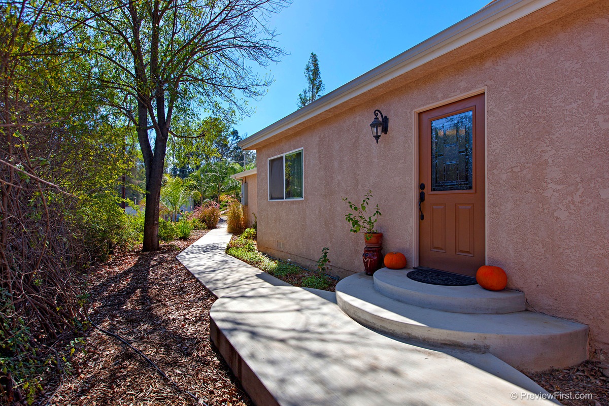 8725 Los Coches Road Lakeside, CA 92040 - Photo 6 of 22 Gallery Image 6
