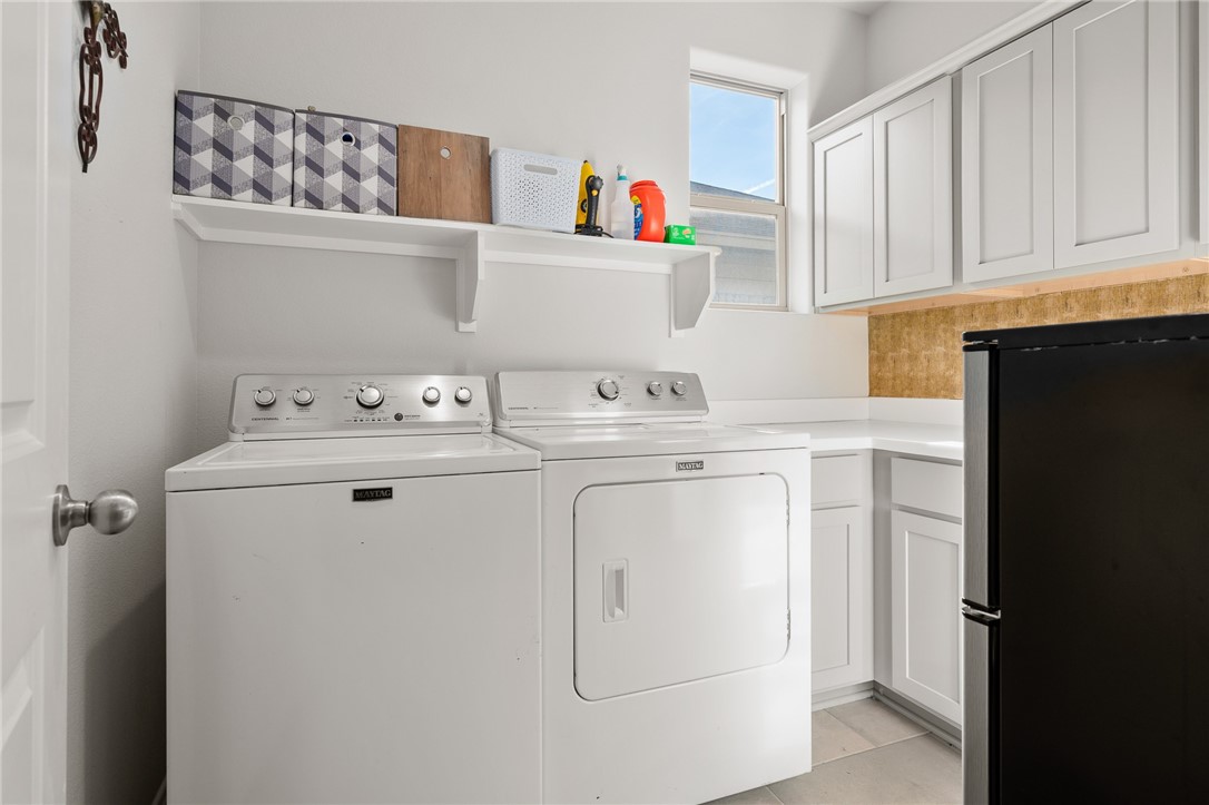 1031 Ocean Breeze Portland, TX 78374 - Photo 29 of 35 a utility room with dryer and washer
