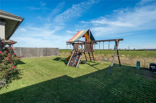 $355,000 | 1031 Ocean Breeze, Portland, TX 78374