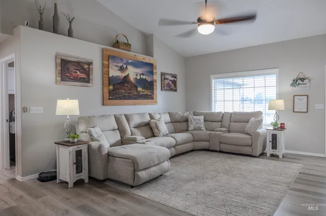 $599,997 | 805 West 1st Street, Fruitland, ID 83619