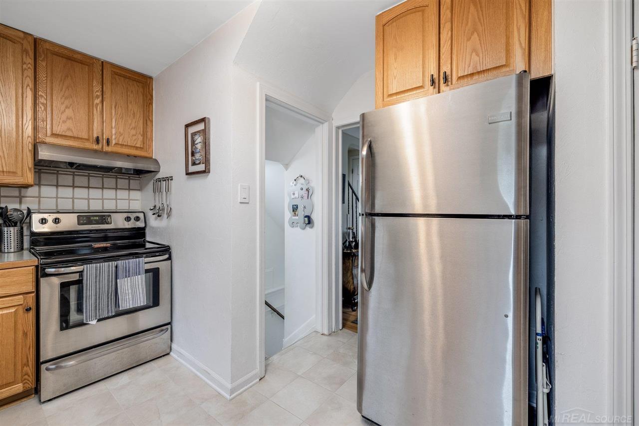 600 Vernier Road Grosse Pointe, MI 48236 - Photo 11 of 27 50057546-10.JPG