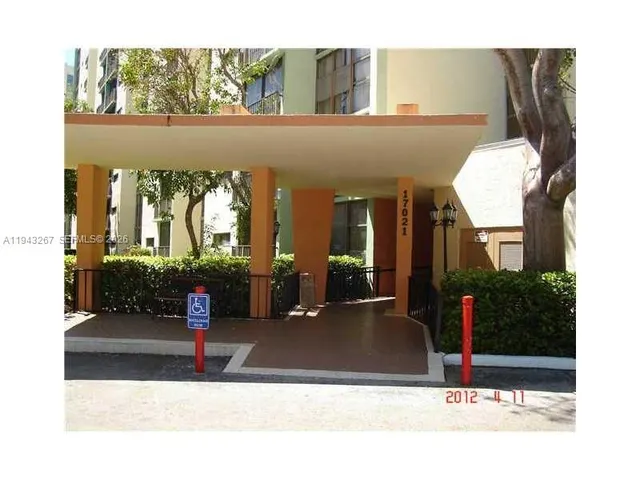 a picture of a hallway