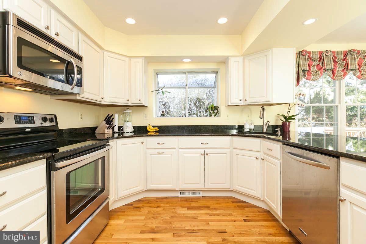 254 Hunters Ridge Road Lutherville-Timonium, MD 21093 - Photo 5 of 30 Kitchen