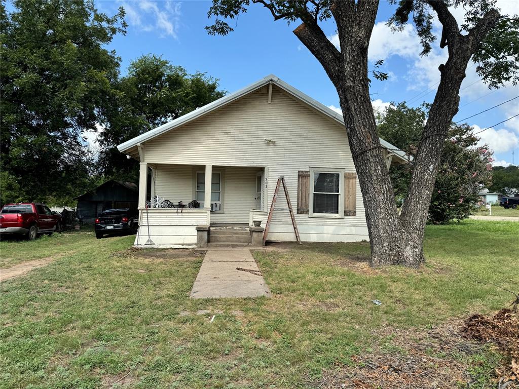 207 5th Street Santa Anna, TX 76878 - Photo 1 of 10 a front view of a house with garden