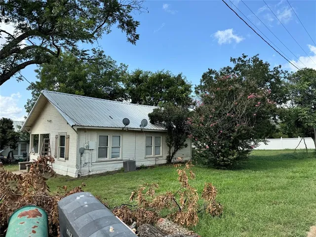 a view of a yard with a house and a garden