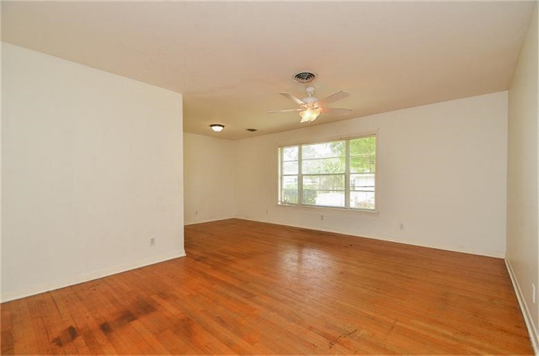 4401 Hummingbird Street Houston, TX 77035 - Photo 5 of 26 Gallery Image 5