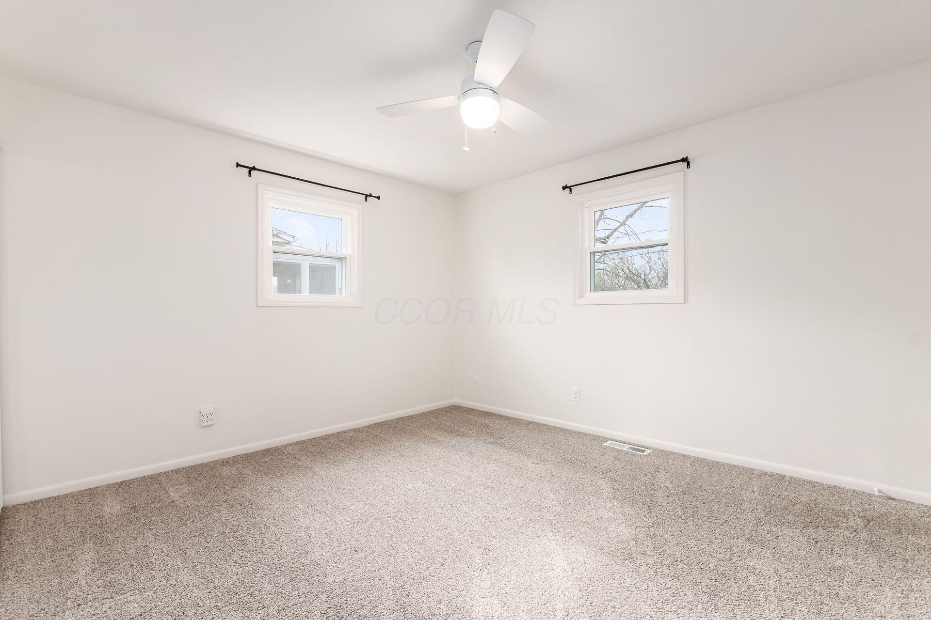 6285 Karl Road Columbus, OH 43229 - Photo 17 of 33 017_3a06b_h 6285 Karl Rd-1045