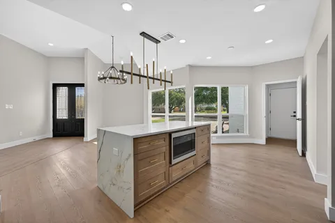 a view of entryway and kitchen