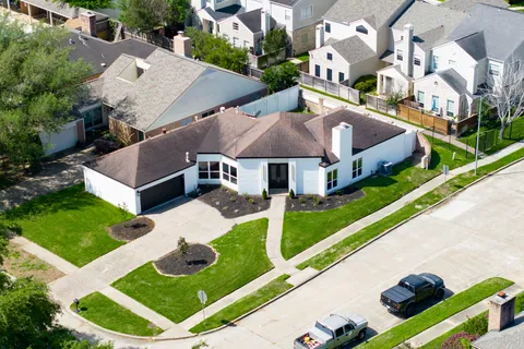 $449,000 | 2302 Ashford Hollow Lane, Houston, TX 77077