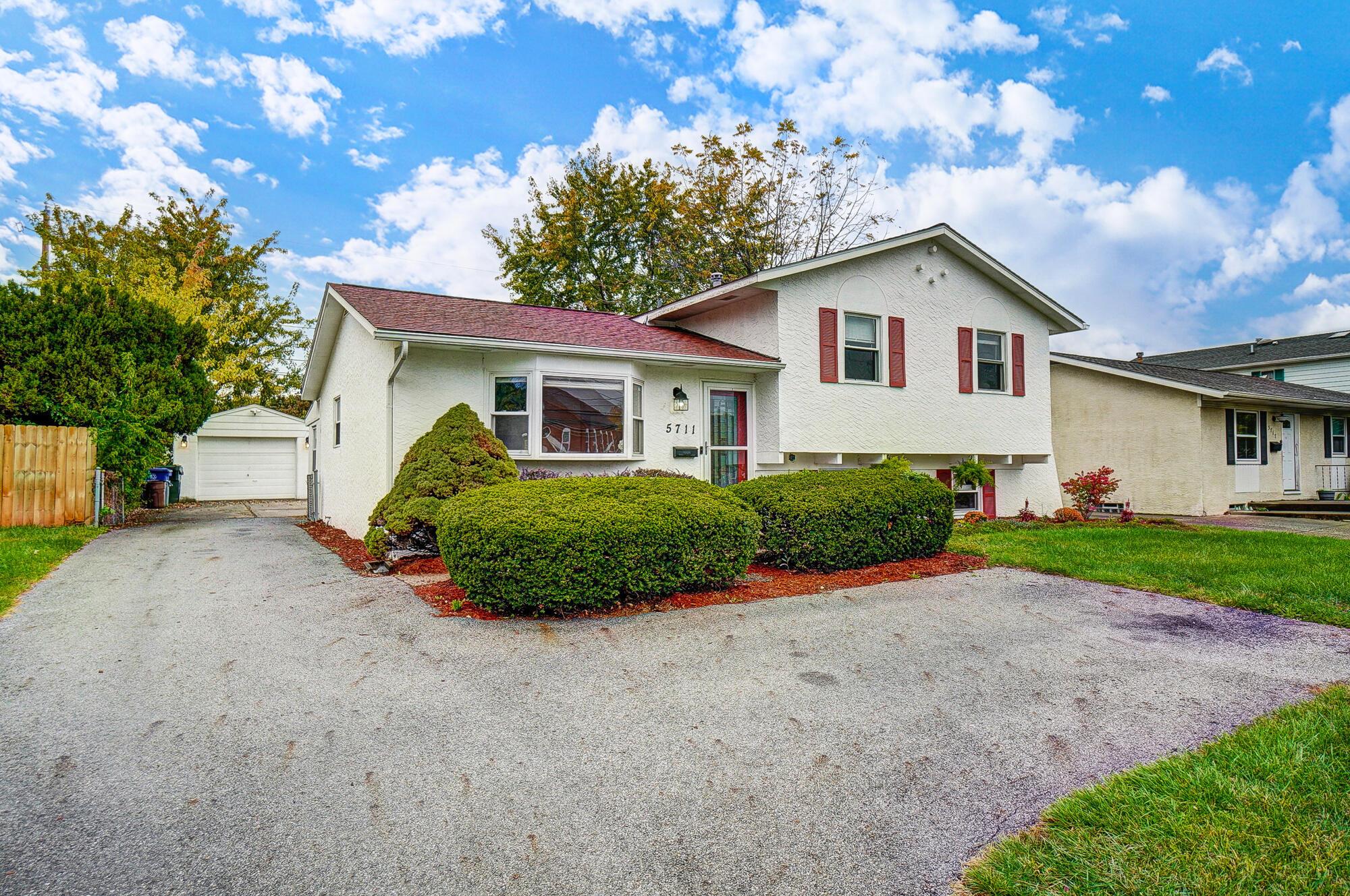 5711 Karl Road Columbus, OH 43229 - Photo 2 of 43 004