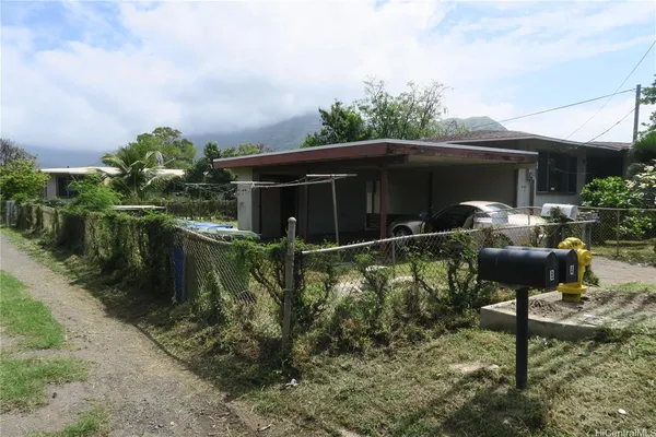 $2,500 | 84-1046 Farrington Highway, Waianae, HI 96792