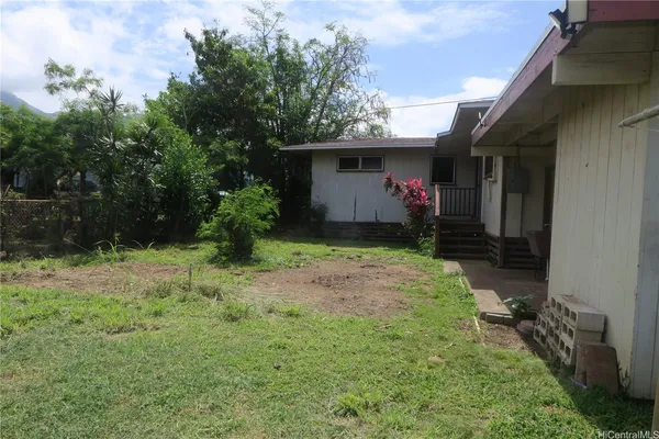 $2,500 | 84-1046 Farrington Highway, Waianae, HI 96792