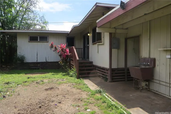 $2,500 | 84-1046 Farrington Highway, Waianae, HI 96792