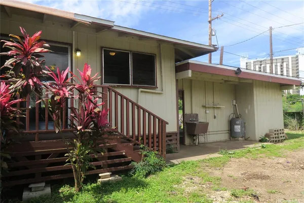 $2,500 | 84-1046 Farrington Highway, Waianae, HI 96792