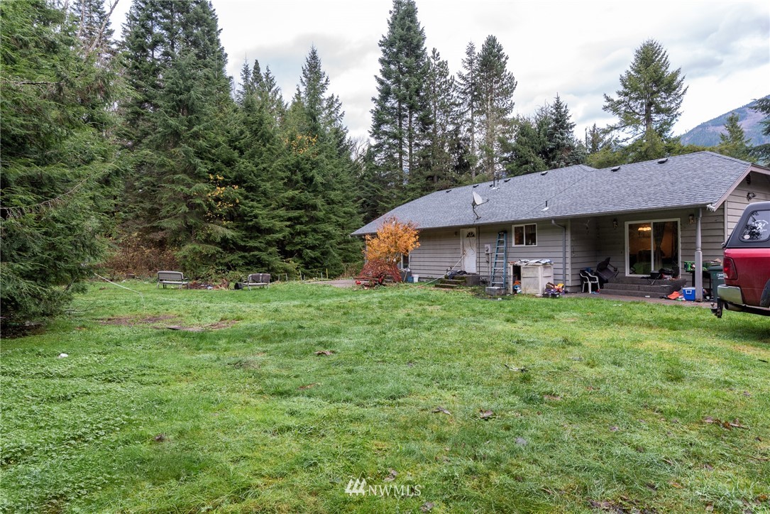 6489 Rutsatz Road Deming, WA 98244 - Photo 4 of 27