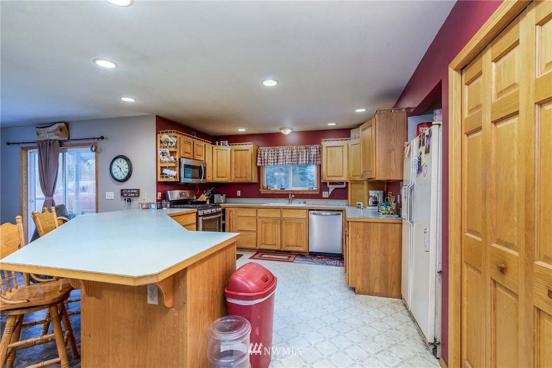 6489 Rutsatz Road Deming, WA 98244 - Photo 5 of 27