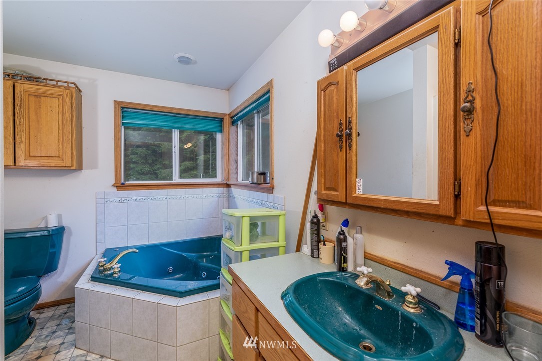 6489 Rutsatz Road Deming, WA 98244 - Photo 9 of 27
