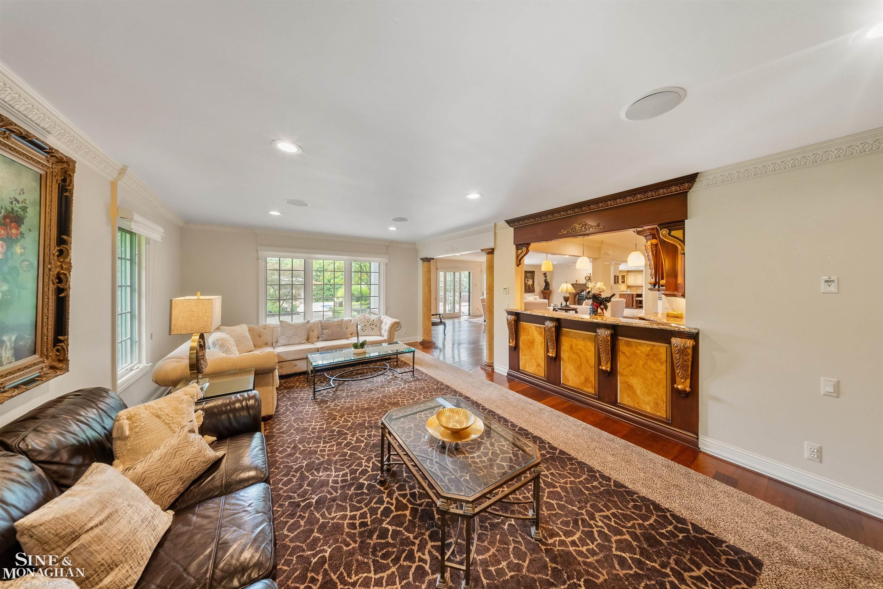 99 Renaud Road Grosse Pointe, MI 48236 - Photo 14 of 91 Family Room & Bar