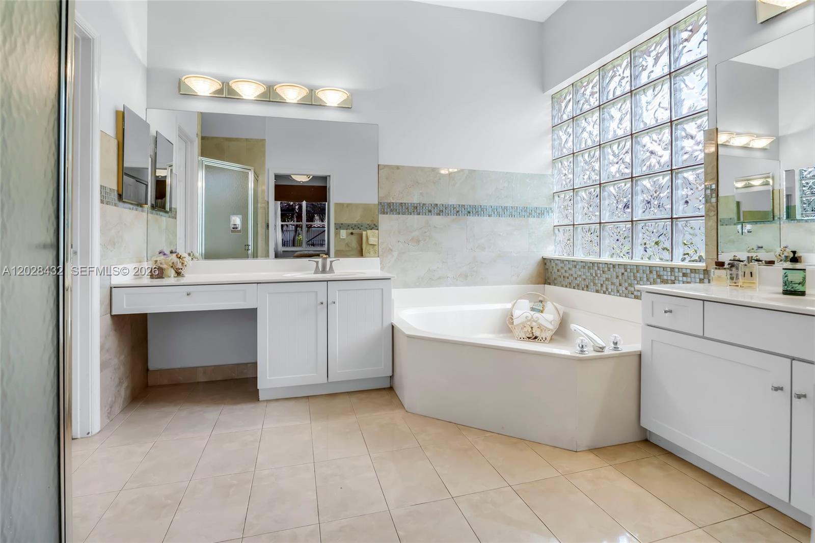 3852 Oak Ridge Circle Weston, FL 33331 - Photo 18 of 57