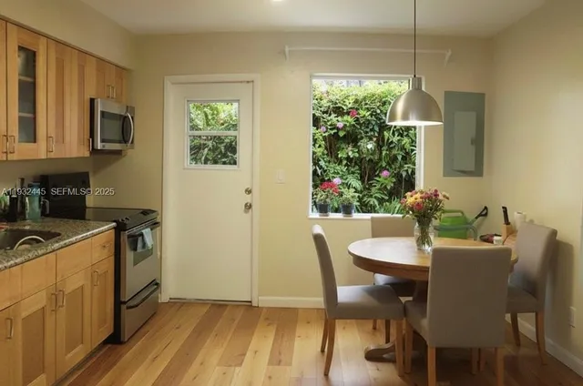 $1,500,000 | 2928 Louise Street, Miami, FL 33133