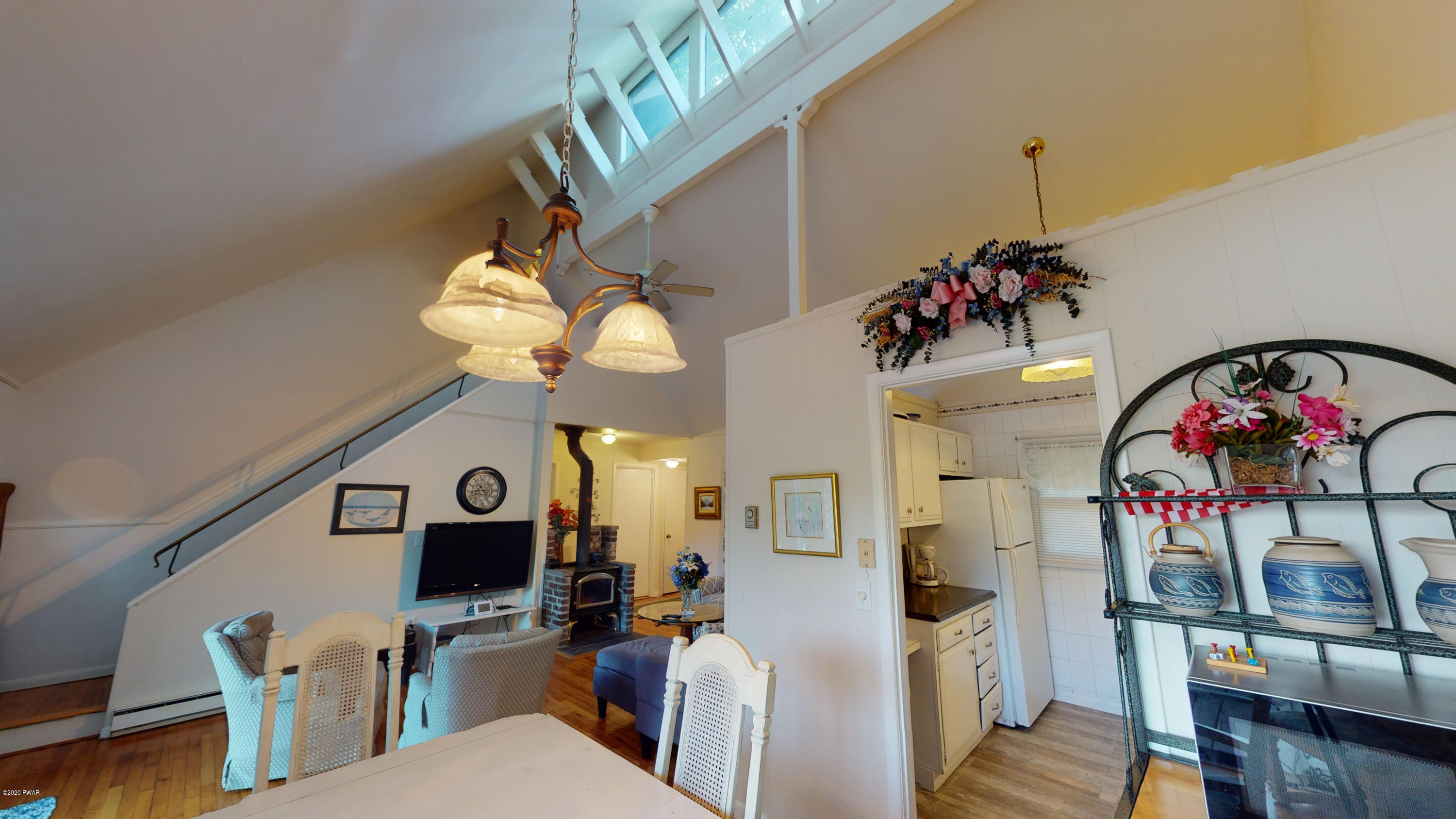 446 Log Tavern Road Milford, PA 18337 - Photo 16 of 30 DINING/KITCHEN AREA