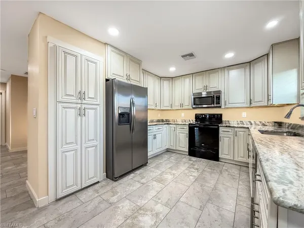 $2,995 | 2115 St Croix Avenue, Fort Myers, FL 33905