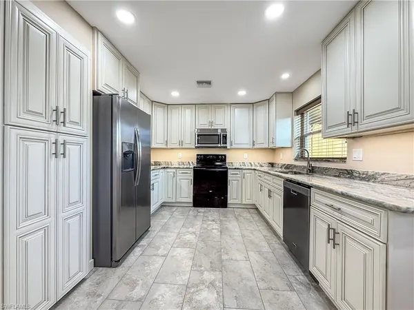 $2,995 | 2115 St Croix Avenue, Fort Myers, FL 33905