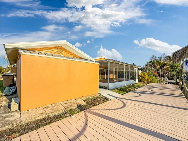 $2,995 | 2115 St Croix Avenue, Fort Myers, FL 33905