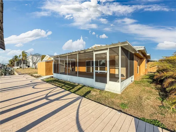 $2,995 | 2115 St Croix Avenue, Fort Myers, FL 33905