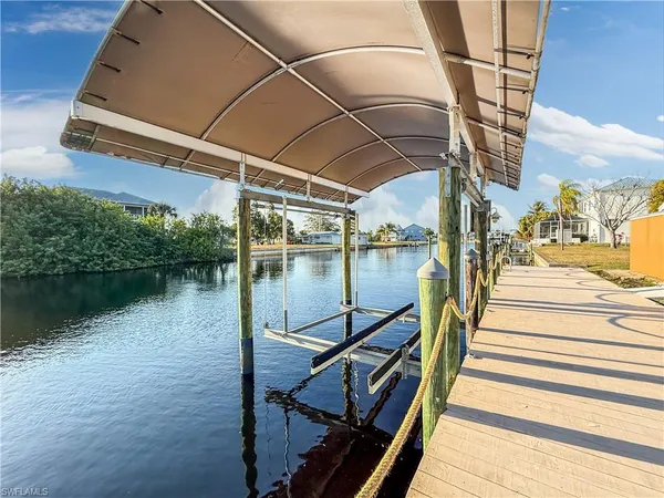 $2,995 | 2115 St Croix Avenue, Fort Myers, FL 33905