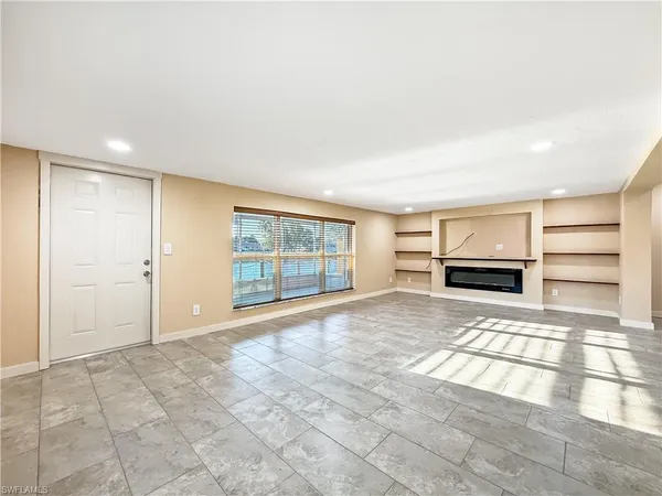 $2,995 | 2115 St Croix Avenue, Fort Myers, FL 33905