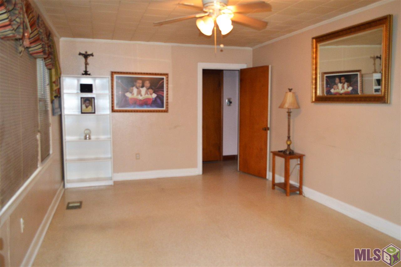 10409 Foster Road Baton Rouge, LA 70811 - Photo 3 of 8 Living Room
