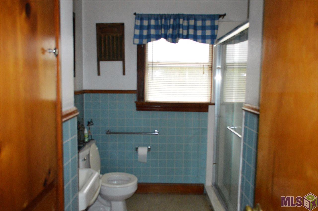 10409 Foster Road Baton Rouge, LA 70811 - Photo 7 of 8 Bathroom