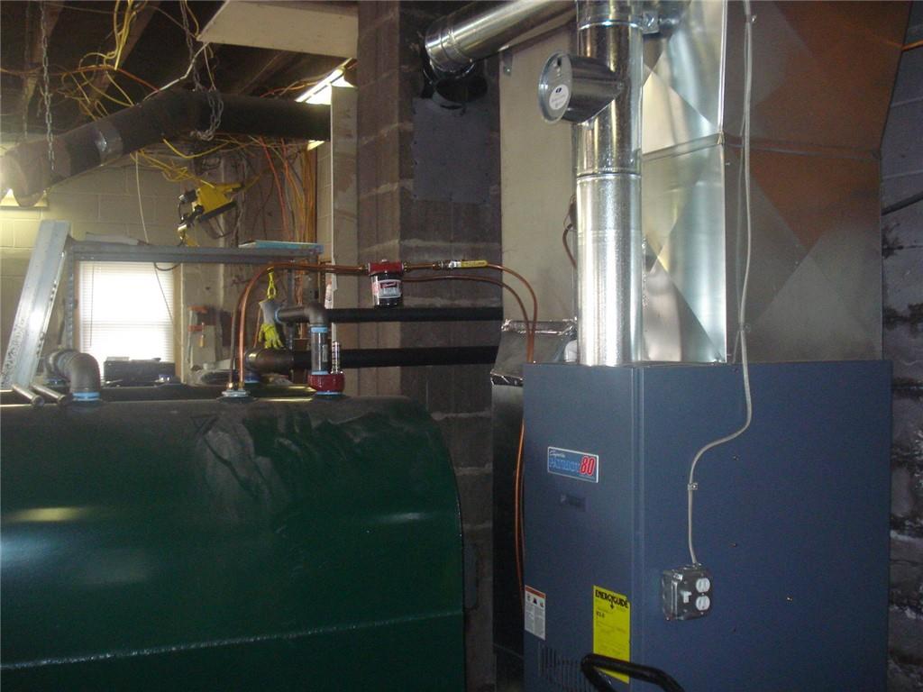 1119 Riverside Drive Beaver, PA 15009 - Photo 12 of 14 a bathroom with a mirror